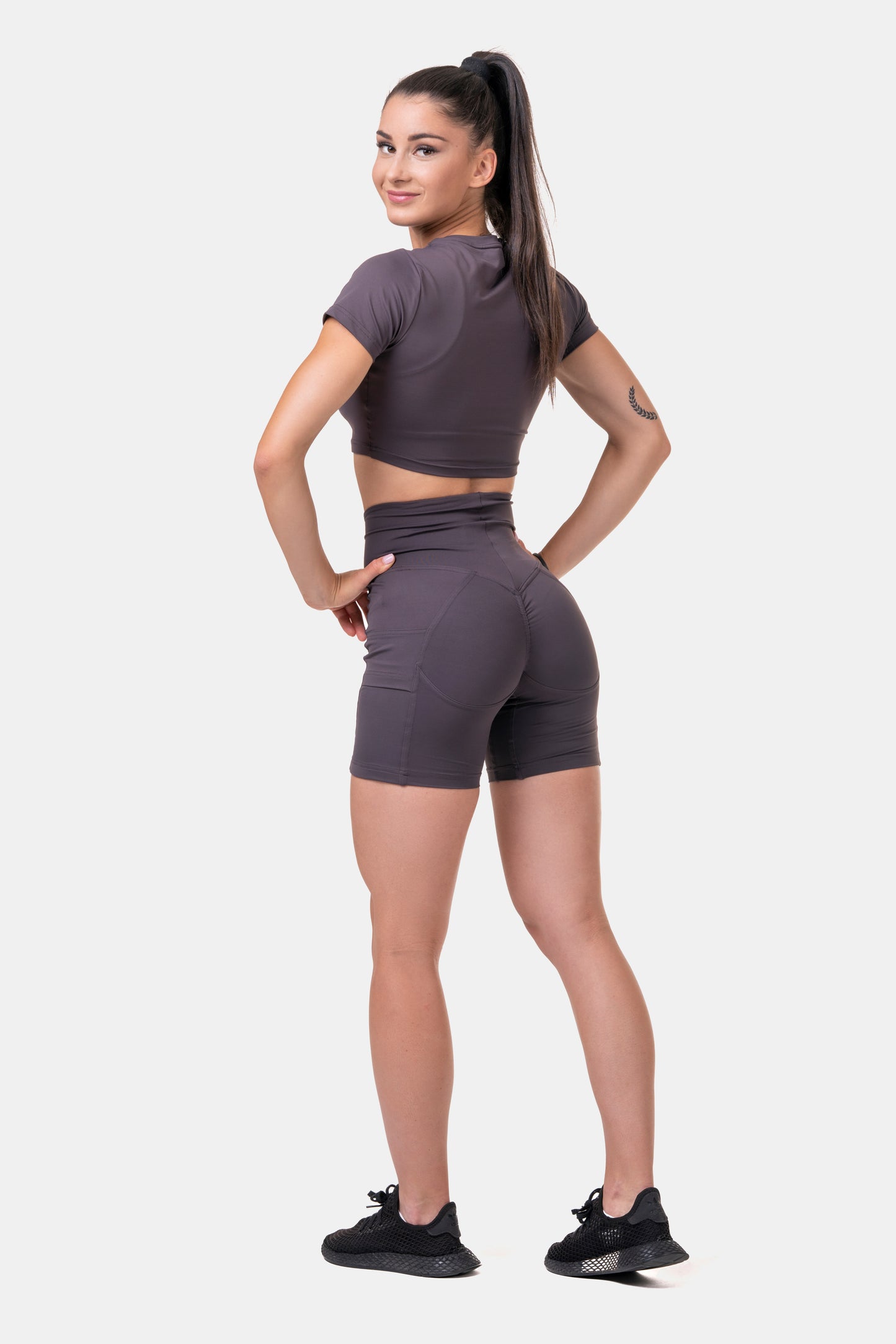 NEBBIA Sporty Crop Top, marron