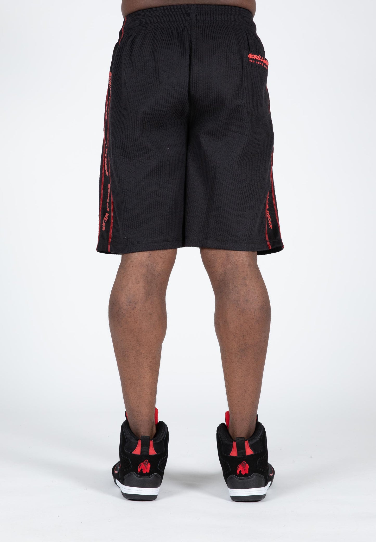 Gorilla Wear Buffalo Old School Workout Shorts, svart/röd