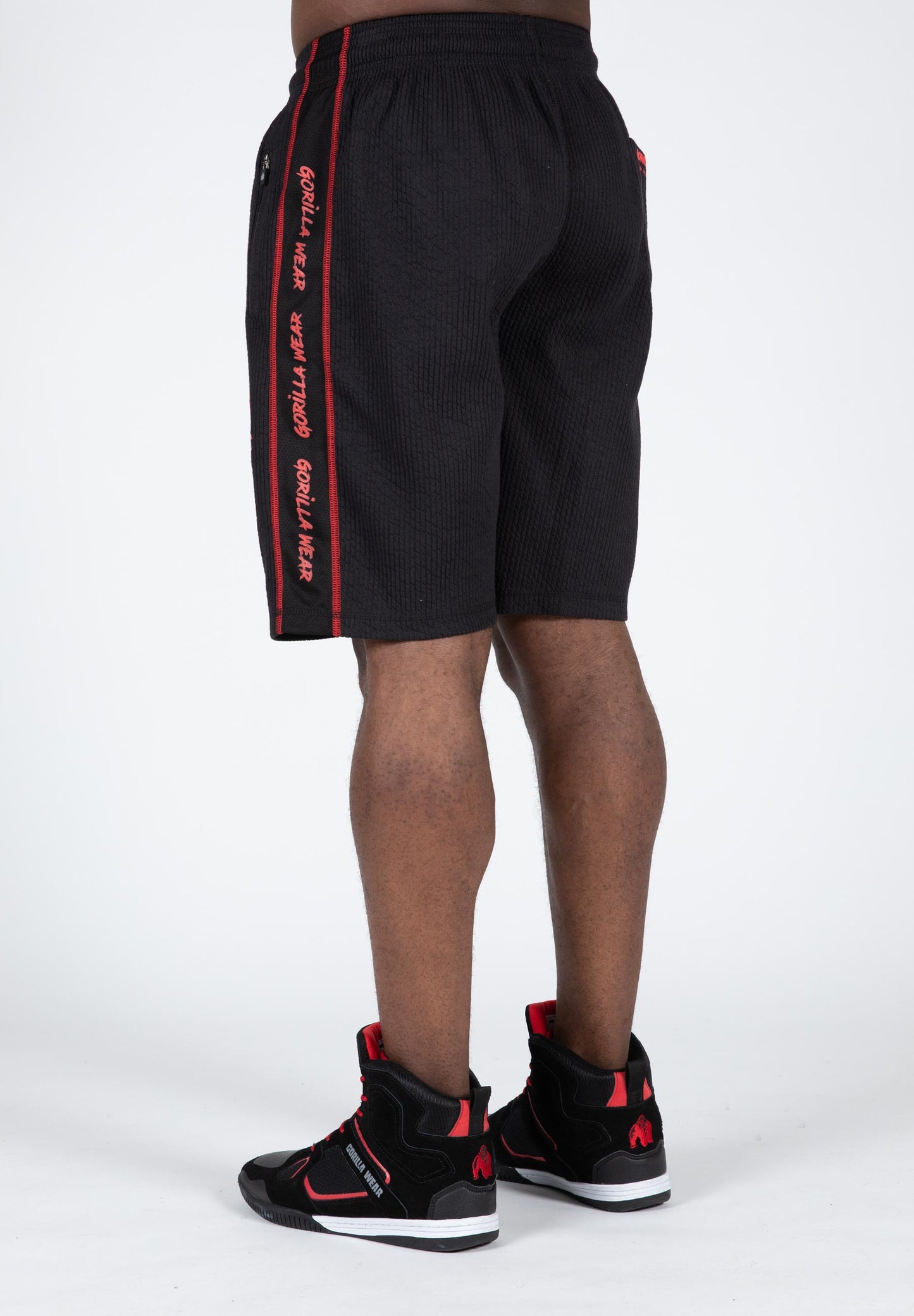 Gorilla Wear Buffalo Old School Workout Shorts, svart/röd