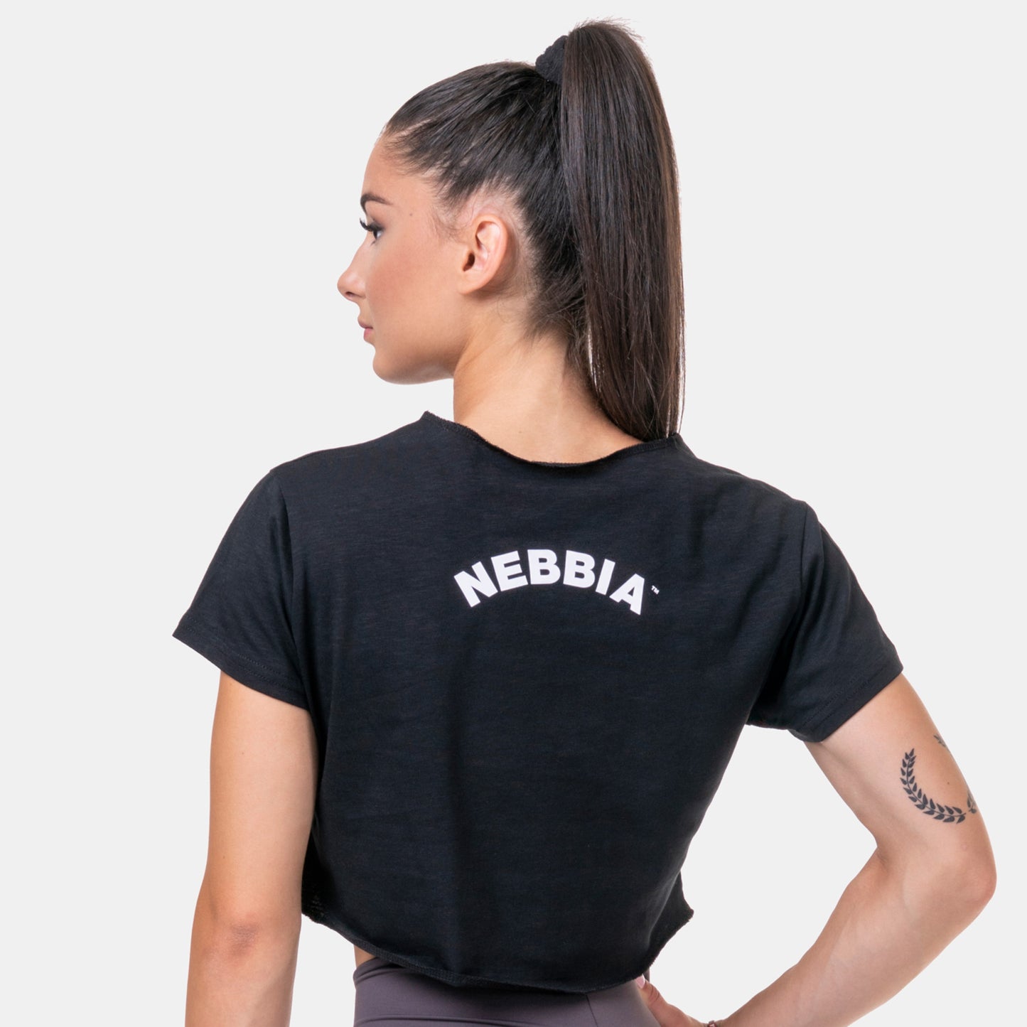 NEBBIA Loose Sporty Crop Top, svart