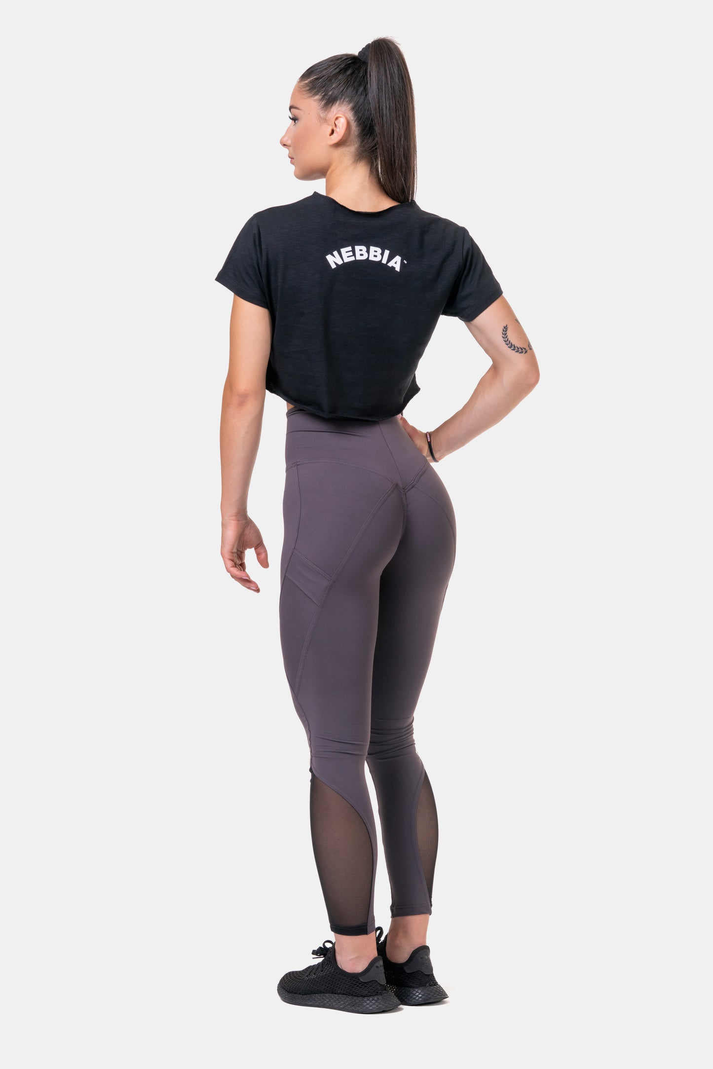 NEBBIA Loose Sporty Crop Top, svart