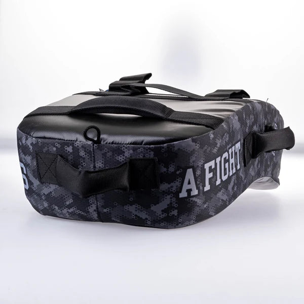 Fighter Kicking Shield - MULTI GRIP - Life is a Fight - grå camo
