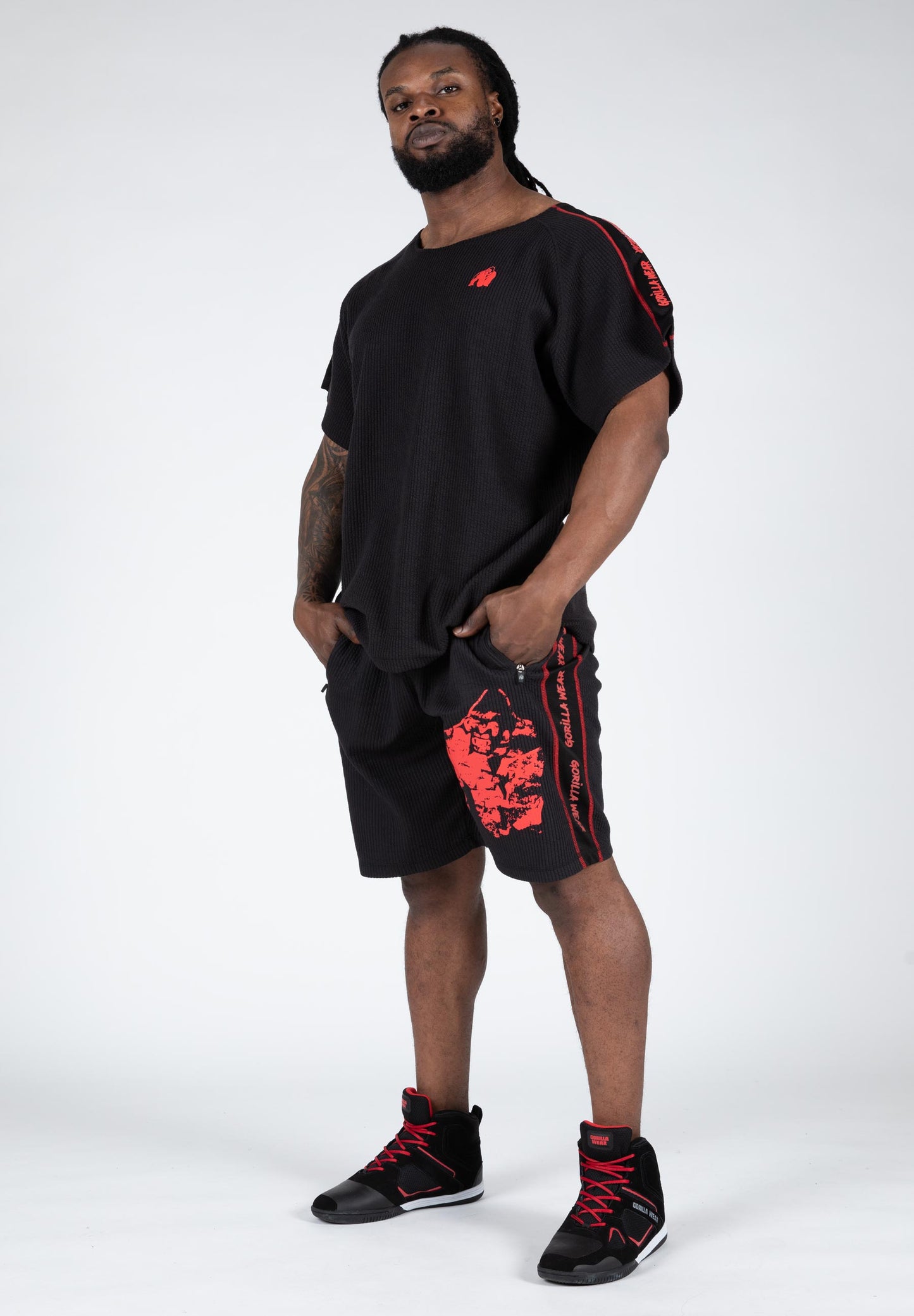 Gorilla Wear- Buffalo Old School Workout Shorts, svart/röd